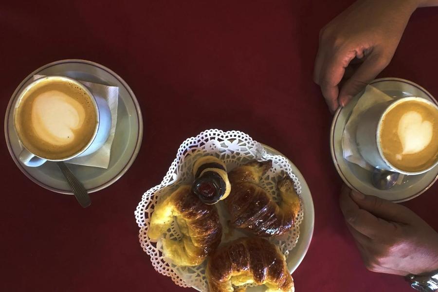 Would you prefer a cortado or a café con crema?